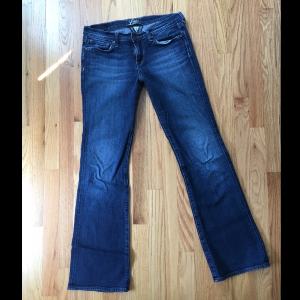 Lucky Brand Jeans with pink detail🍀